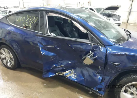 2022 Tesla Model Y Long Range Dual Motor All-Wheel Drive из США, поврежденный, VIN 7SAYGDEE9NA019312